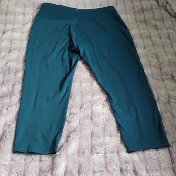 Peloton Teal Blue Green Yoga Waistband Back Pocket Activewear Gym Capri Large - Picture 2 of 10